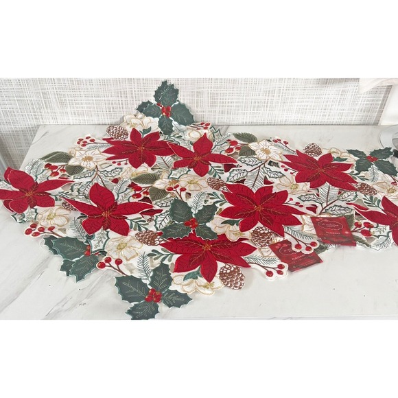 Christmas Placemats Poinsettia Holly Berries‎ Green Red Cutouts Lot of 4 BxQ&CC - Picture 1 of 6